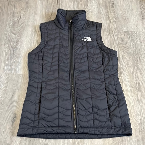 The North Face Jackets & Blazers - The north face vest . Size XS